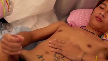 亚洲少年艾姆手淫排尿